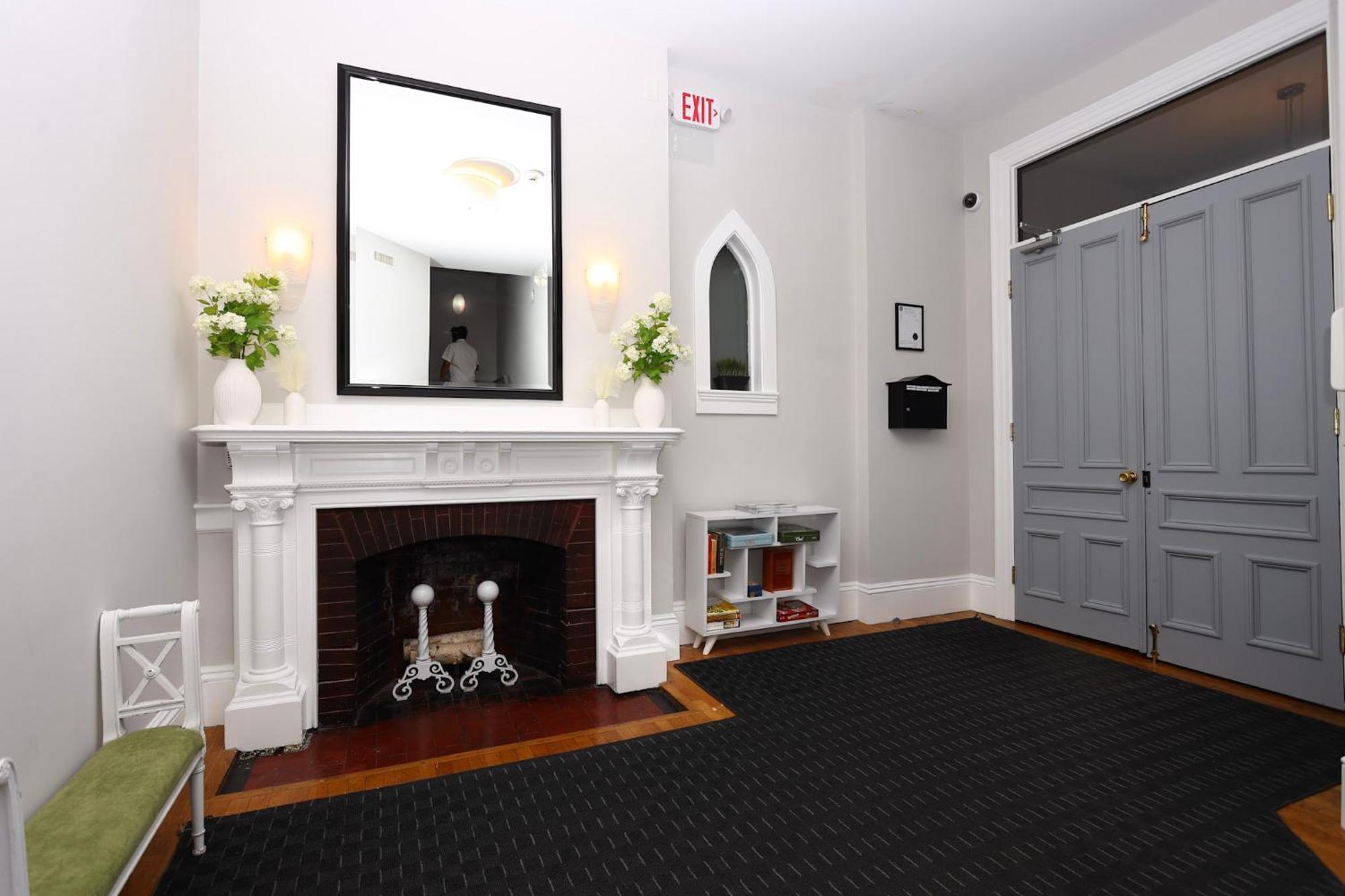Stylish Studio On Newbury Street, #10 ボストン エクステリア 写真
