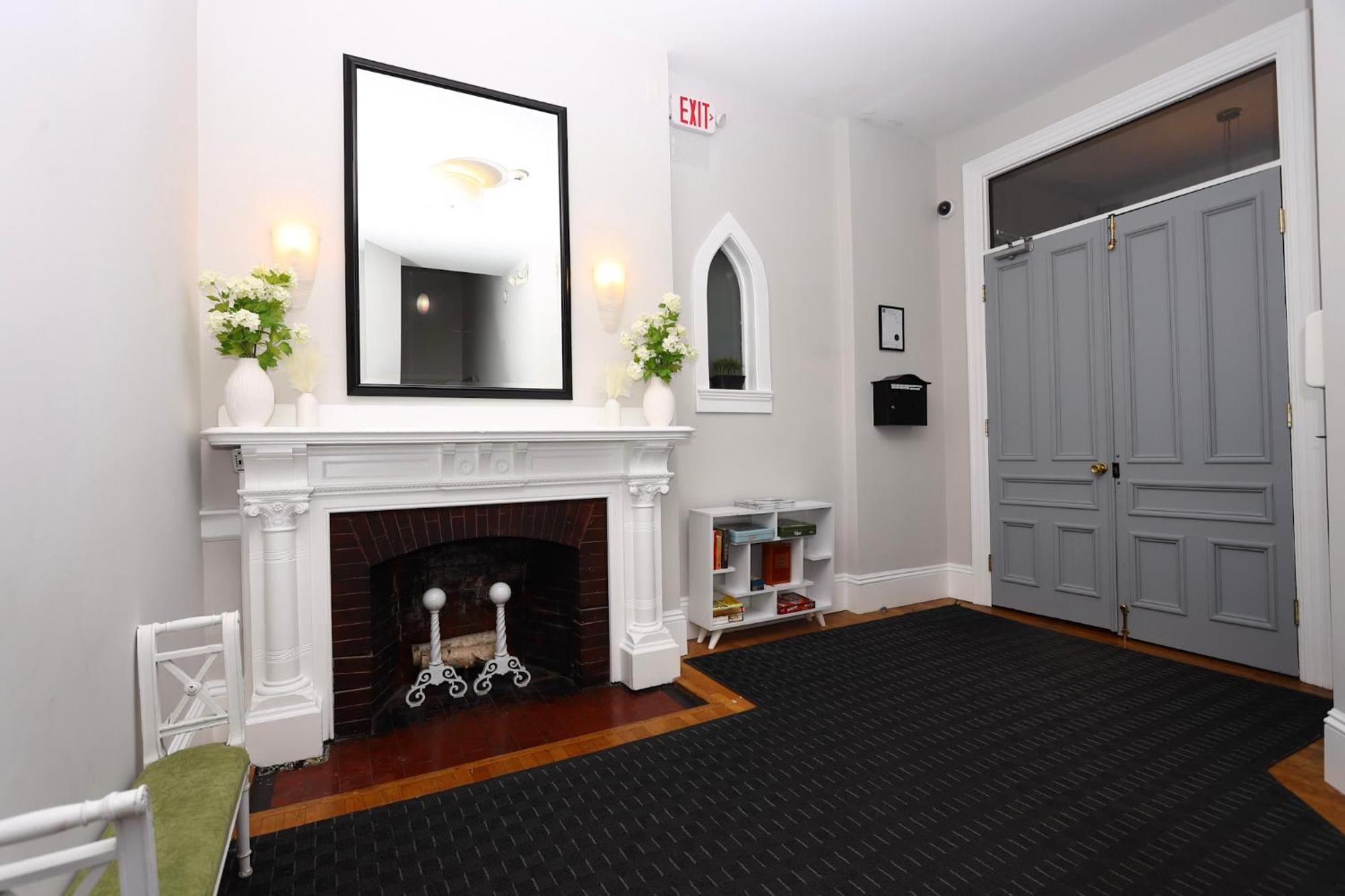 Stylish Studio On Newbury Street, #10 ボストン エクステリア 写真